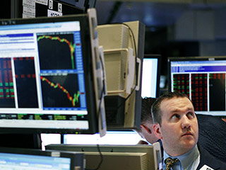 Вчерашние торги на Уолл-стрит, несомненно, войдут в учебники истории под названием очередного "черного четверга": за несколько минут индекс Dow Jones рухнул почти на 1000 пунктов, индекс S&P 500 потерял сразу 8,6%