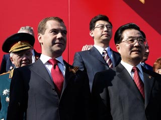 Медведев после парада провел переговоры с лидером КНР
