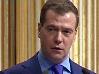 Президент РФ Дмитрий Медведев начинает в понедельник трехдневное восточное турне, в ходе которого посетит Сирию и Турцию