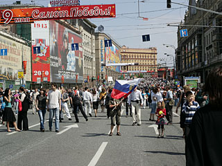 Несколько миллионов москвичей приняли накануне участие в праздновании Дня Победы