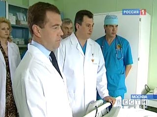 Президент Дмитрий Медведев посетил Федеральный медицинский биофизический центр имени Бурназяна в Москве, где лечатся пострадавшие в результате взрыва на шахте "Распадская" шахтеры