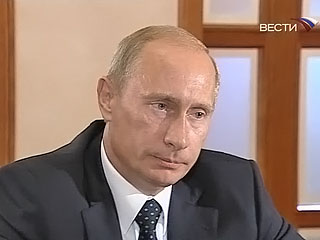 Премьер-министр РФ Владимир Путин прибыл в Кемеровскую область, где 8 мая на шахте "Распадская" прогремели два взрыва, унесшие жизни, по меньшей мере, 43 человек