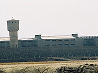 Секретная тюрьма под контролем властей США, где пытают заключенных, по-прежнему функционирует на афганской авиабазе Баграм, утверждает Красный Крест