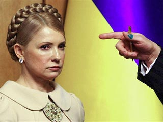Генеральная прокуратура Украины завтра, 12 мая, на 10.00 вызывает экс-премьер-министра Юлию Тимошенко для вручения постановления о возбуждении уголовного дела