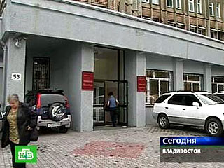Во Владивостоке эвакуировали здание суда из-за подозрительного пакета