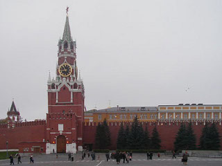 Иконы на башнях Кремля, скрытые в годы СССР, могли спасать советских вождей от многих бед, считает представитель РПЦ