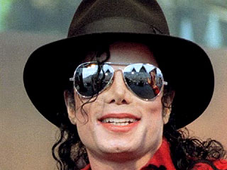 Опубликованы телефонные переговоры Майкла Джексона с друзьями: он просит денег и боится итальянской мафии