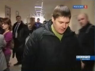Суд отказался привлечь милиционера, задавившего беременную москвичку, за неоказание ей помощи   