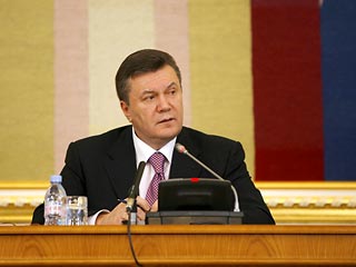 Янукович назвал "домыслами" сообщения о планах России открыть на Украине новые военные базы