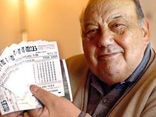 Пожилой хорват, учитель музыки на пенсии Фране Селак, считающийся самым везучим человеком на земле, решил раздать выигранную им ранее в лотерее сумму друзьям и родственникам