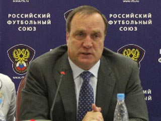 Дик Адвокат подписал 4-летний контракт с Российским футбольным союзом