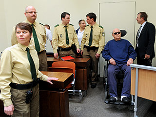 В Мюнхене приостановлены судебные слушания по делу Джона (Ивана) Демьянюка, обвиняемого в нацистских преступления
