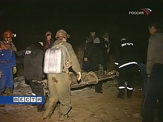 В ходе разбора завалов на шахте "Алексиевская" горноспасатели обнаружили тело одного из двух пропавших без вести горняков