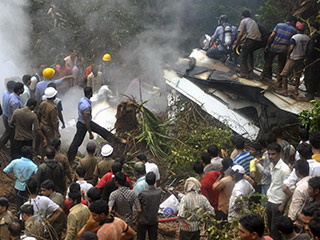 Девять человек не явились на рейс и избежали гибели или ранения в авиакатастрофе в субботу близ индийского города Мангалор, где потерпел крушение лайнер Boeing 737 авиакомпании Air India Express, следовавший из эмирата Дубай (ОАЭ)