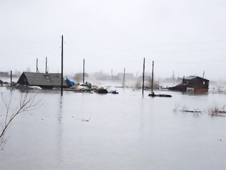 В Якутии остаются подтопленными десять населенных пунктов. Под угрозой еще три поселка 