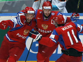 Мастерство Павла Дацюка и Евгения Малкина, которые забросили по шайбе в полуфинале чемпионата мира по хоккею против сборной Германии, оказалось решающим фактором в победе россиян