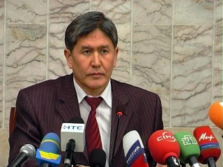 Заместитель председателя временного правительства Киргизии Алмазбек Атамбаев заявил во время пресс-конференции в воскресенье, что его убийство "заказали" и существует прямая угроза его жизни