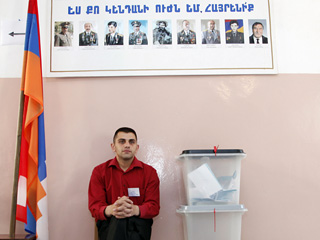 Выборы в Национальное собрание непризнанной Нагорно-Карабахской республики можно считать состоявшимися, так как явка избирателей составила, по данным на 15.00 (14.00 мск), 46,54% при требуемых 25%