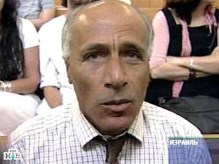 Израильский "атомный шпион" Мордехай Вануну вновь отправился в тюрьму. В минувшее воскресенье физик-ядерщик Вануну был доставлен в тюрьму "Эшель" возле Беэр-Шевы, где ему предстоит отбывать трехмесячный срок лишения свободы