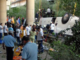 Крупное дорожно-транспортное происшествие с участием туристического автобуса произошло во вторник в Турции