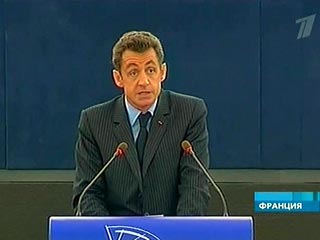 Президент Франции Николя Саркози прибыл в одну из школ города Бове, находящегося к северу от Парижа, чтобы обсудить проблемы подросткового насилия, и сам едва не стал жертвой неуравновешенных подростков