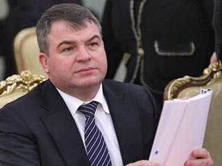 Министр обороны России Анатолий Сердюков принял решение в этом году до минимума сократить набор абитуриентов в военные вузы страны на получение офицерских должностей