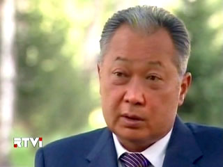 Временное правительство Киргизии просит Интерпол найти свергнутого президента Бакиева