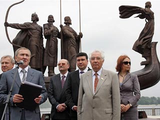 Черновецкий на открытии памятника не мог вспомнить имена основателей Киева