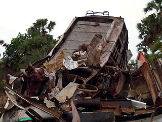 В катастрофе автобуса на юге Индии погибли по меньшей мере 30 человек