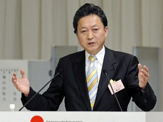 Премьер-министр Японии Юкио Хатояма принял решение уйти в отставку в связи с выходом из правящей коалиции Социал-демократической партии и падением рейтинга его кабинета у избирателей