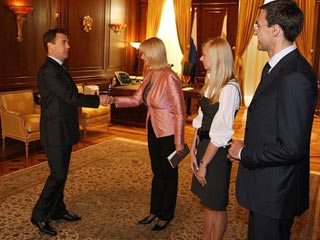 Накануне официального визита в Киев Дмитрий Медведев ответил на вопросы представителей украинских телеканалов, май 2010 года