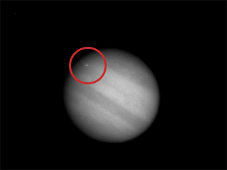Неопознанный объект атаковал Юпитер - астрономы-любители сняли это на ВИДЕО