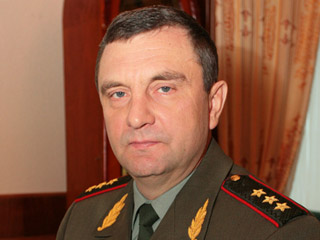 Первый замминистра обороны генерал-полковник Александр Колмаков, который курировал, в том числе, Главное управление боевой подготовки и службы войск, скорее всего, займет другую должность