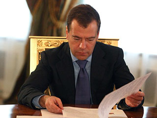 Президент Дмитрий Медведев по итогам встречи с активом партии "Единая Россия" 28 мая утвердил несколько поручений