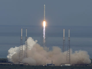США совершили пробный запуск ракеты-носителя Falcon-9 