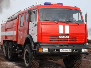 В пригороде Оренбурга горит дачный поселок - эвакуированы десятки человек