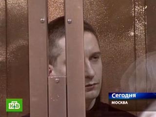 Бывший глава столичного ОВД "Царицыно" Денис Евсюков, осужденный на пожизненное наказание за бойню в супермаркете, во вторник отказался от услуг своего адвоката