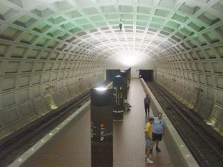 Станция вашингтонской подземки Federal Center эвакуирована из-за задымления