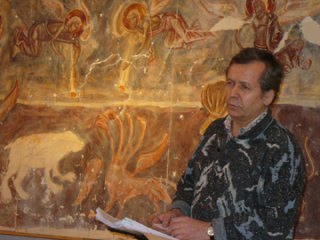Музейщики превратили православные святыни в средство заработка, считает петербургский художник