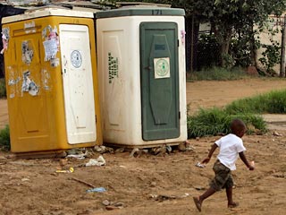 Журналистам в ЮАР не советуют посещать общественные туалеты в одиночку