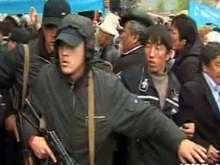 12 человек погибли и 120 госпитализированы в ходе прошедших ночных беспорядков в Ошской области (юг Киргизии)