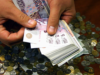 За полтора месяца курс рубля к доллару снизился на 9,2%, а к евро - вырос на 2,3%