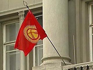 Рядом с посольством Киргизии в Москве в субботу проходит стихийный митинг граждан Киргизии узбекской национальности
