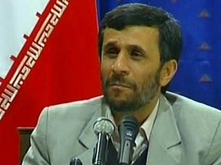 Гнев Ахмадинежада вызван тем, что постоянные члены СБ ООН, по его словам, "защищают собственные интересы и пытаются сохранить свою ядерную монополию". Подавляющее большинство непостоянных членов Совета находится "под давлением США"