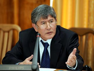 Первый вице-премьер Алмазбек Атамбаев заявил, что это была тщательно спланированная акция, направленная на свержение новой власти в стране и срыв референдума по проекту ее новой конституции