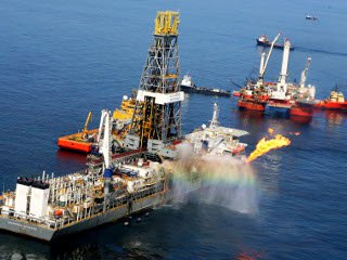 Британская корпорация BP возобновила откачку нефти из поврежденной скважины в Мексиканском заливе