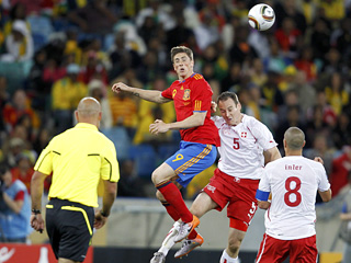 Действующие чемпионы Европы испанцы сенсационно уступили сборной Швейцарии на первенства мира по футболу в ЮАР