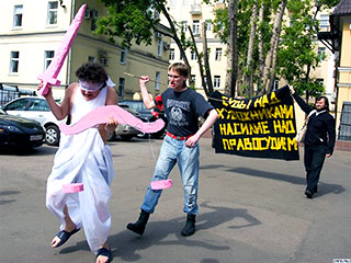 В Москве открывается Молодежный фестиваль независимого искусства "Пошел! Ты куда пошел?" В своем манифесте фестиваль объявил о творческом сопротивлении меркантилизму, консьюмеризму и банальности, а также унылости и соглашательству