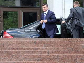 Украинские спецслужбы всерьез обсуждают покушение на Януковича: ожидается, что на пути его кортежа готовят теракт 