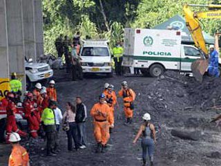 Под землей после взрыва метана на шахте на северо-западе Колумбии, который унес жизни по меньшей мере 16 горняков, остаются около 72 человек